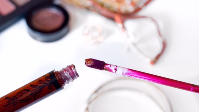 Kat-Von-D-Brown-Matte-Lipstick-Vampira